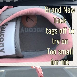 NWOT Saucony sneakers cute grey w/ peachy-pink